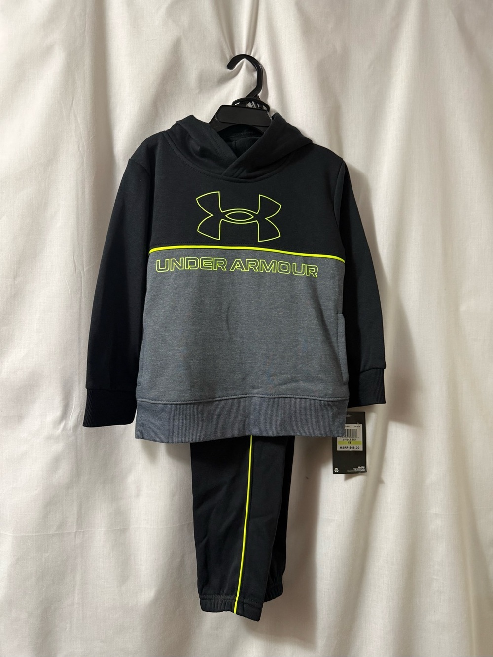 NWT Under Armour Black, Gray & Neon Yellow Boys 4T Hoodie Set 0158